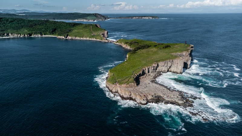 vladivostok-mys-tobizina-glavnaya-tochka-na-ostrove-russkiy (1).jpg